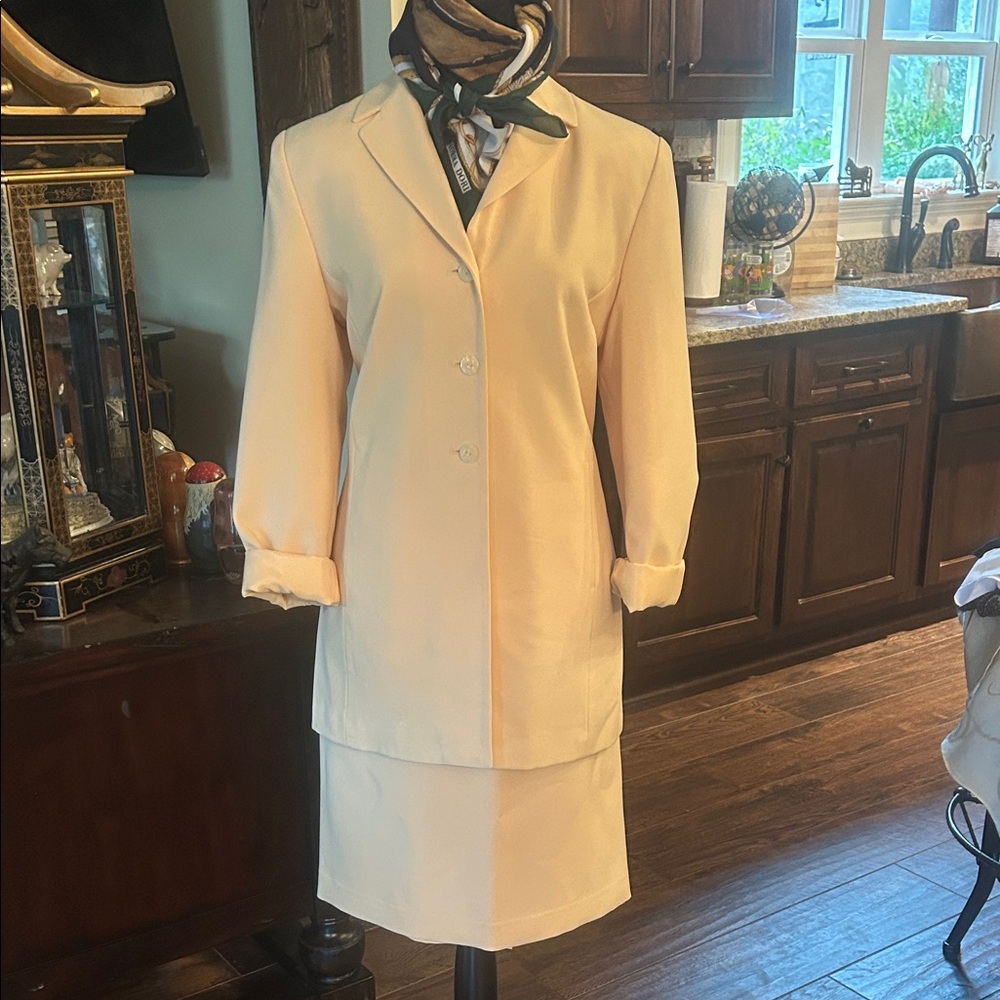 Levine Classics Sz 10 Butter Yellow 3pc Suit GUC